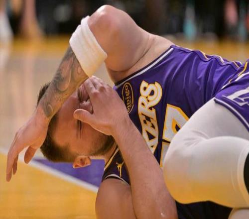 鹿晗为學校,足球賽場加,油鼓劲,龙8国际官网,龙8国际品牌,龙8国际精彩,龙8国际