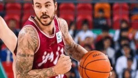 奥利塞任意球轻松破门，利瓦科维奇防守失守。